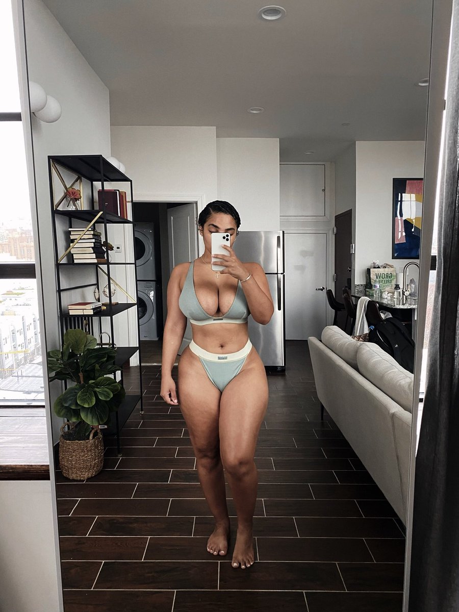 Nuski215's tweet photo. The Photographer Off Duty https://t.co/ZvN0jmfFca