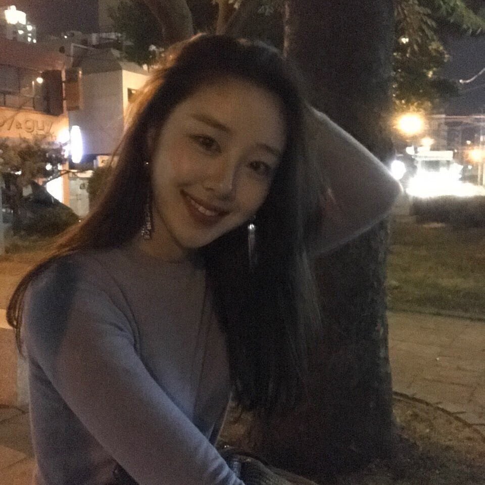 dlqdjsehdtod's tweet photo. 이얼굴에 술을 물처럼 마시고 취한 친구까지 챙긴다? 성격존나쿨한대 빌린돈은십원한장이라도갚는유비같은성정이다? 성정체성 혼란이 문제가 어니라 이언니께 인생을 꺼내다바치지못해안달이나버릴듯 https://t.co/AqoiEVSrDm