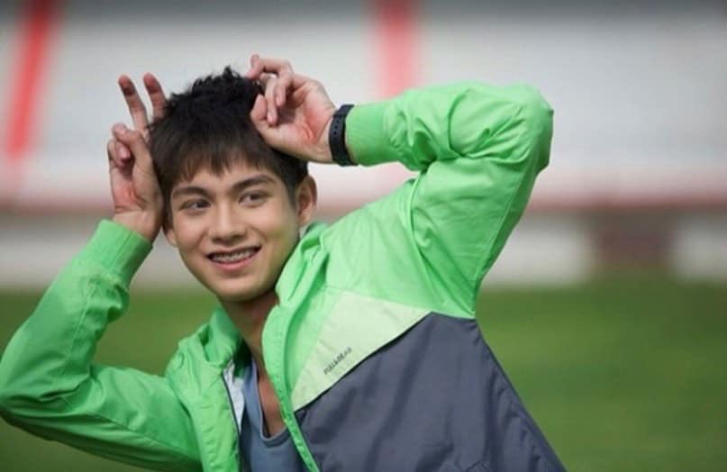 ishiesbudols's tweet photo. so to those who haven't been informed yet,,, bright's fandom name is bright. so if you stan bright, you're a bright. https://t.co/8F9ERaJZOj