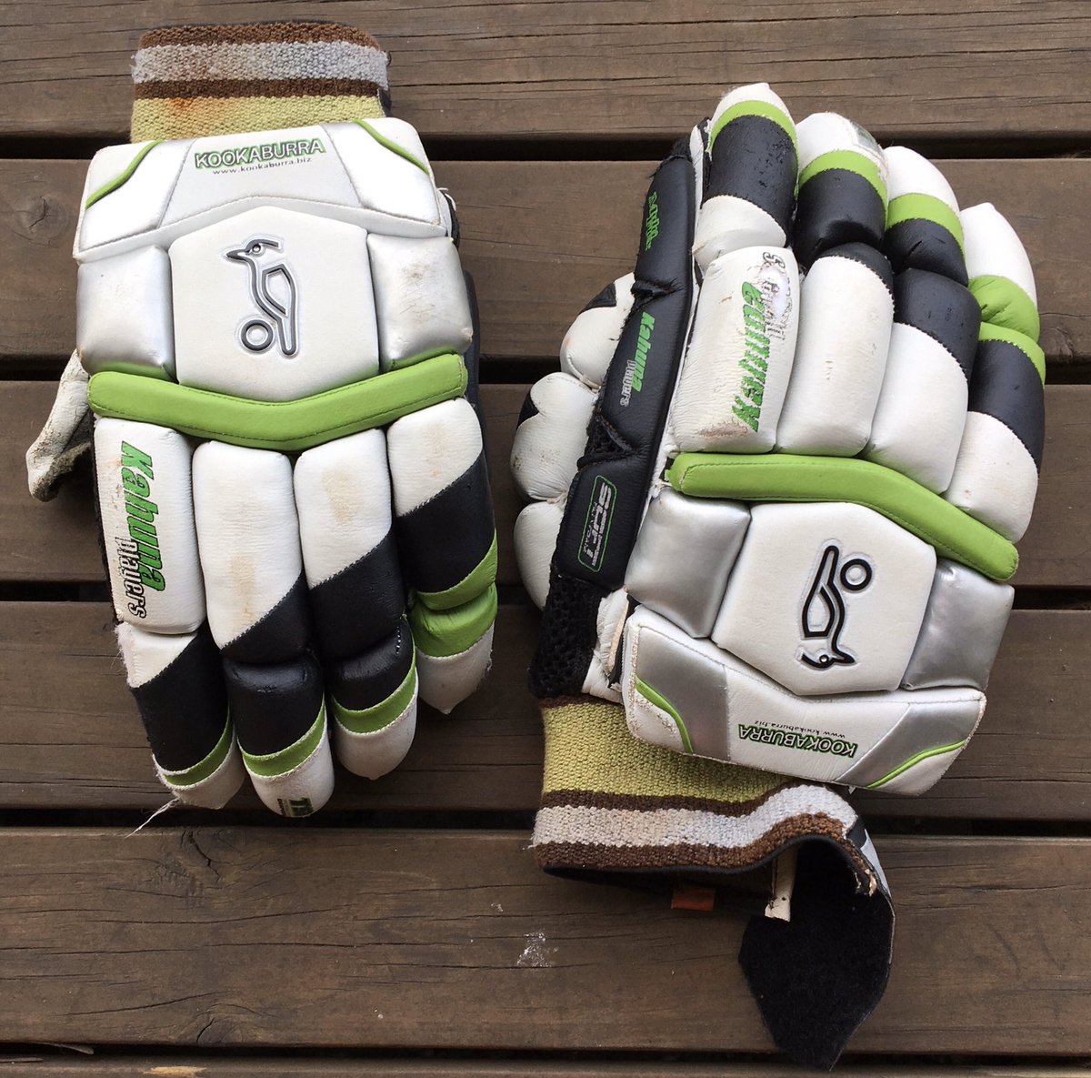 Crackers134's tweet photo. Been a magnificent pair of gloves, sadly it’s time for them to go #isolationcleanout @KookaburraCkt @ShannonGill13 https://t.co/wfmZWK4sDt