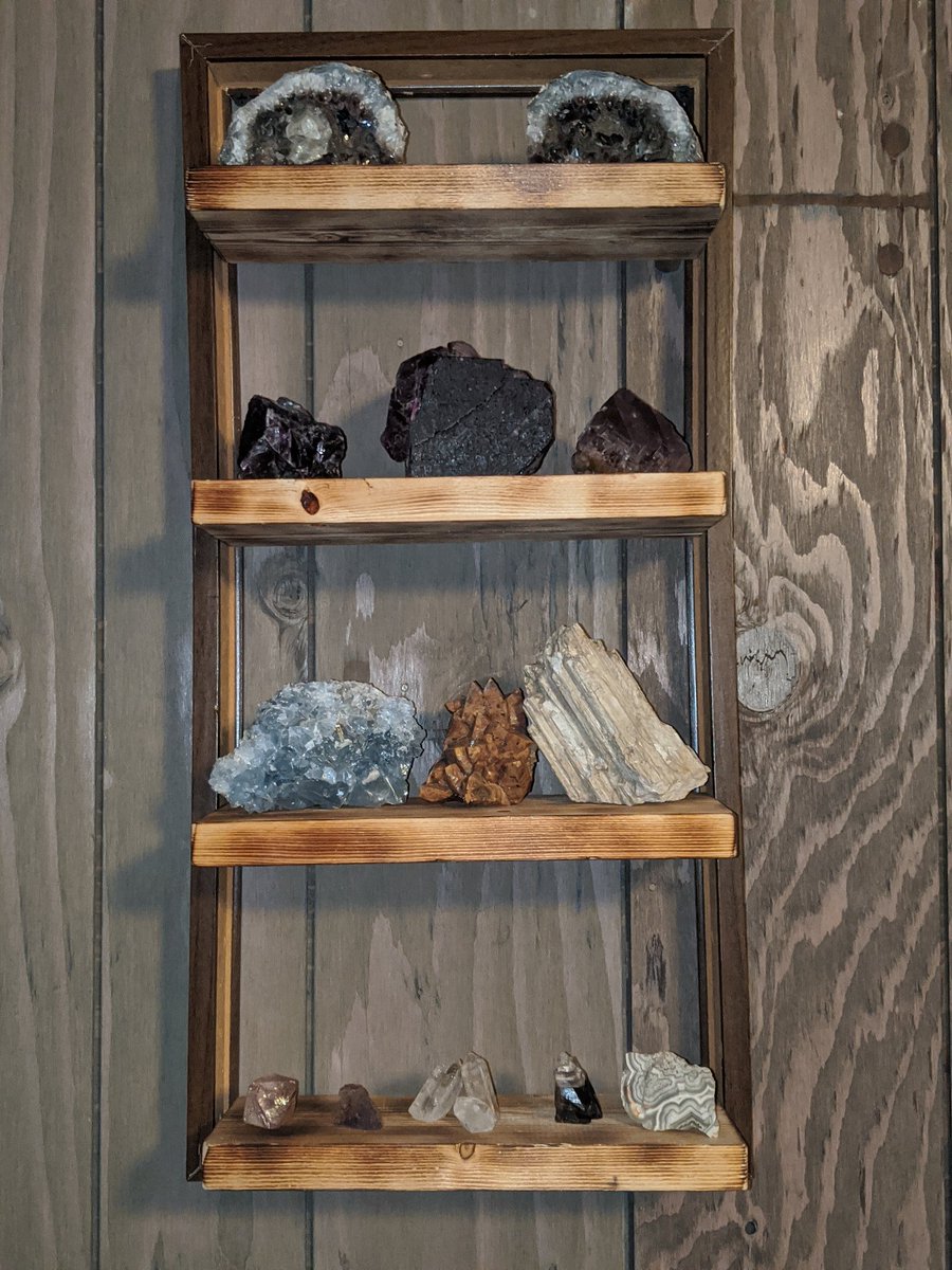 BoatCow_'s tweet photo. Built a nice shelf for my new room today what do ya guys think? https://t.co/OgZZZ5S7dE