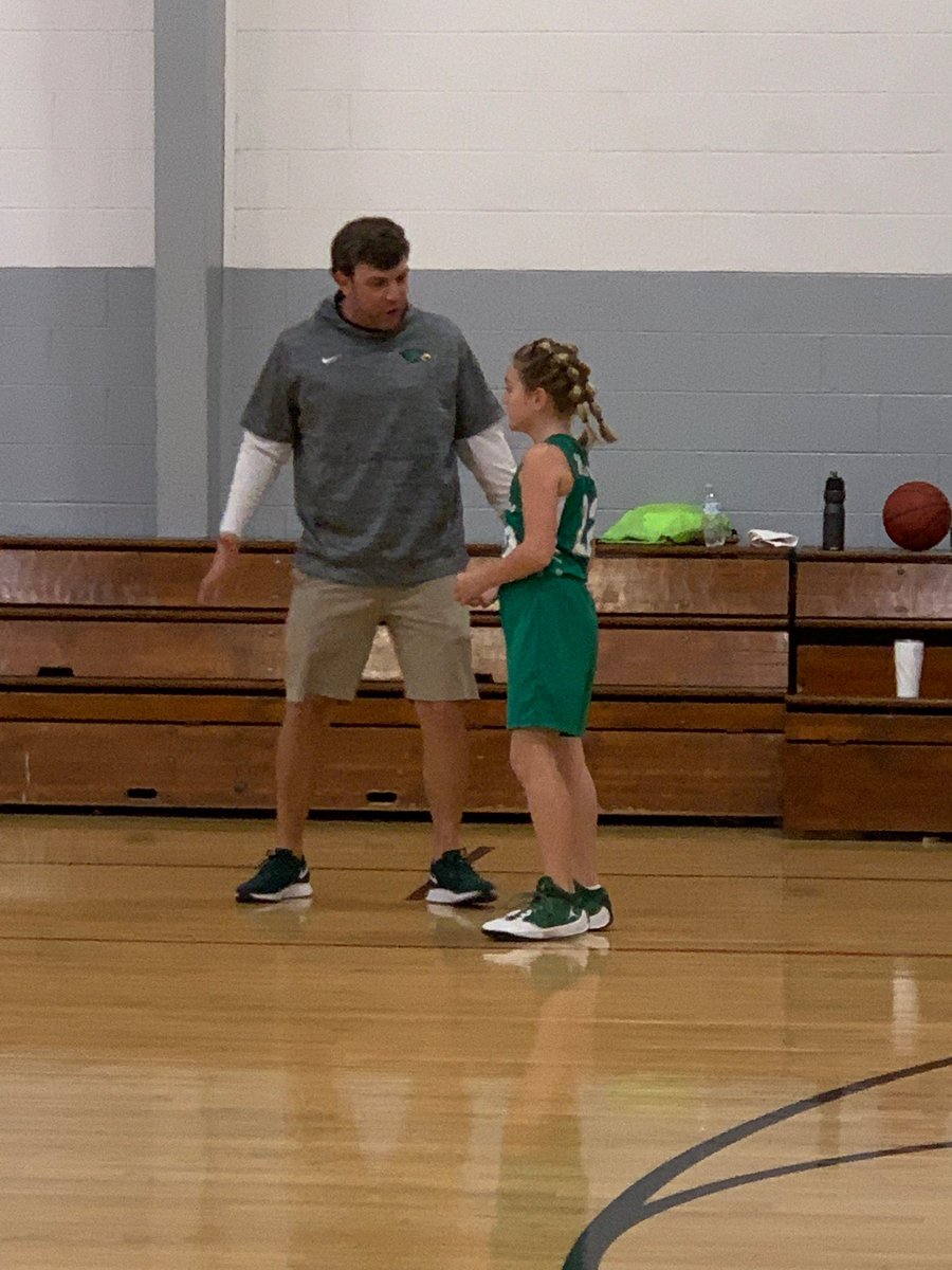 Jball_hb's tweet photo. I was nominated by @APDeason5 .Once nominated you have 24 hours to post a picture of you coaching or donate $20 to a local charity. I nominate @Coach_Bearden @CoachJoshHoyle @MSTRThomasKyle @bradrob2 @CoachCalebHoyle https://t.co/lQWWfTlkDe