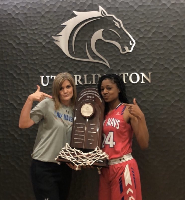 wywyy12's tweet photo. so excited and blessed to announce i’ve committed to the University of Texas at Arlington🧡💙 #goladymavs @CoachGerlich  @UTAMavsWBB https://t.co/0NFBwDsTML