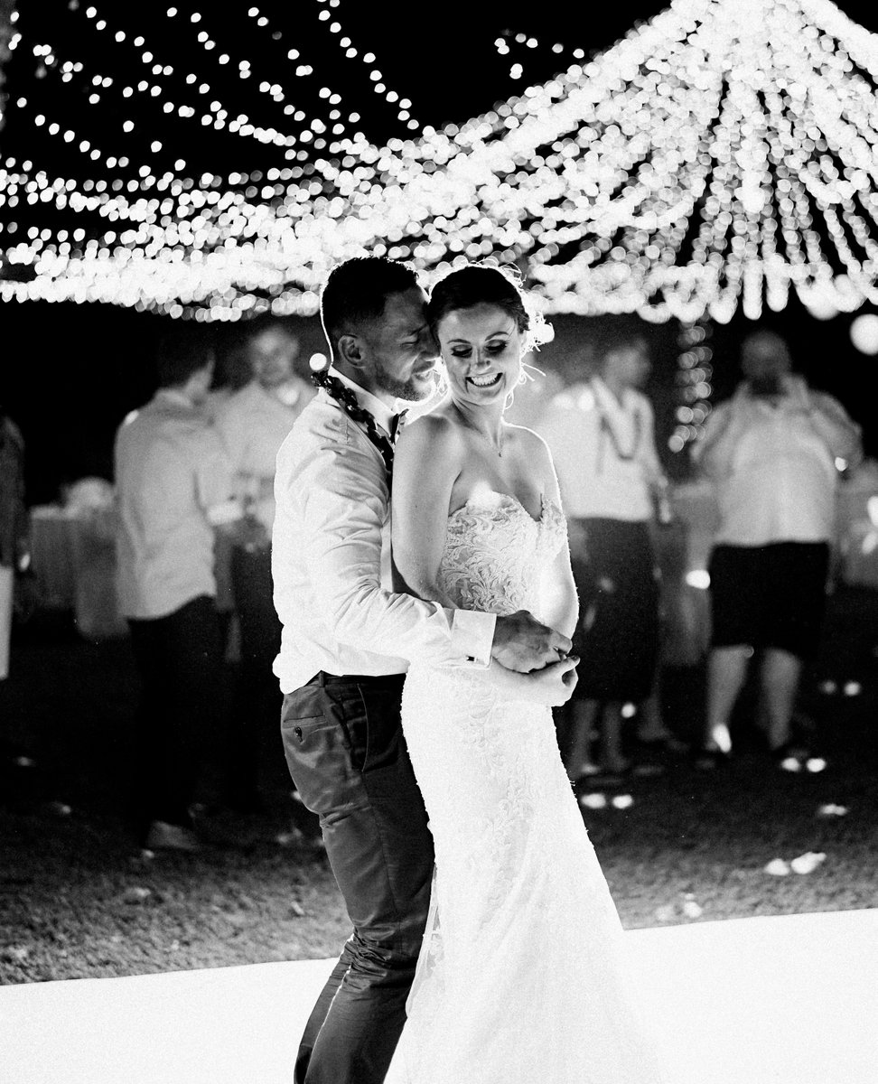botanicawedding's tweet photo. This precious moment from the wedding of Sara & Troy β₯οΈ
.
.
.
#truelove #wedding #loveconquersall #baliwedding #ido #botanicaweddings https://t.co/bUUXJENzE2