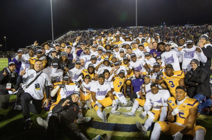 BksoSmoove's tweet photo. 1000% committed #GoCru💛💜 https://t.co/VG2VhQKq6d