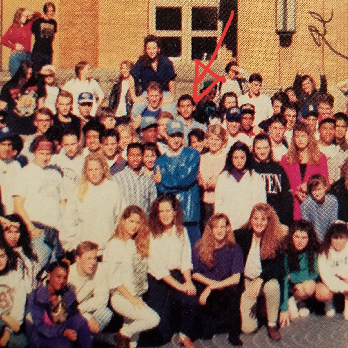 Iancamp773's tweet photo. @hitRECordJoe Hey... I too took a group picture in the courtyard of Stadium. Small world! =) #ClassOf92 #StadiumHS https://t.co/pN2oEr67sn