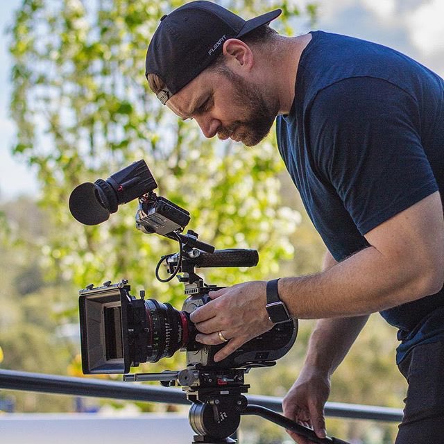 millertripods's tweet photo. @creativegrit
Favourite combo 🙌🏼
FS7+Canon Cine Primes+Tiffen BPM
#🎥
-
-
#bts #sonyfs7 #canoncine #dop #cine #cinematography #sony #dp #filmlife #setlife #videography #tilta #millertripods #videoproduction #filmmaker #creativegrit #tiffen #camerarig #cameragearlust #camerasetup https://t.co/L9n4e39dOA