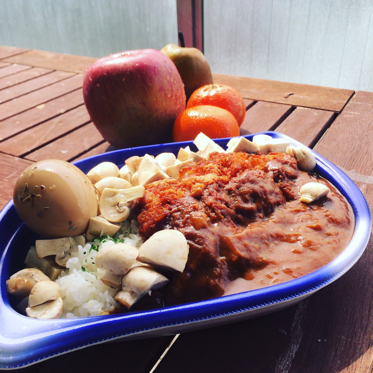 StevenAskew500's tweet photo. Lunchtime. Chicken curry with extra mushrooms and one of my pickled eggs. An apple, a pear and two mandarins. A lucky man. #6yeses #100000caloriesin500days #putsomethingback #weightloss #weightlossbook #eatfruit #eatmorefruit #exercise #exerciseathome #weightlossprogram #eatwell https://t.co/jdwZPvM0Ww