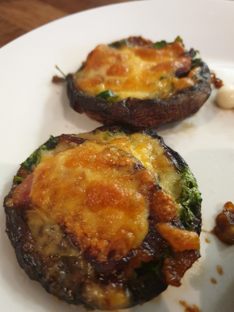 murrigellas's tweet photo. Freshly made watermelon juice with bacon, tomatoes, cheese and parsley baked flat portobello  mushrooms. 
#Murrigellas 
#simplebuttasty https://t.co/PJIrhPH5fg