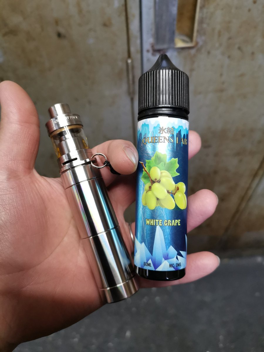 sukiyaki999's tweet photo. 今日はチューブな気分♪
スースースーするなーw
#vape #vape好きな人と繋がりたい #cthulhu #tubemod #wotofo #serpentmini #queenslab #氷結ホワイトグレープ https://t.co/uEwqK3EPt1