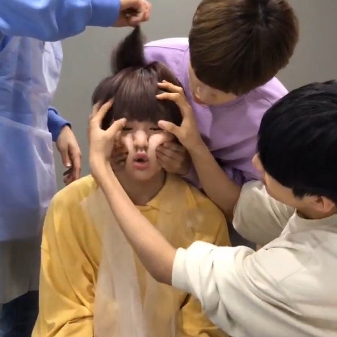 HDcjssisehf's tweet photo. 잘...부탁드립니다....                      뿌꺍 https://t.co/rhVtZXcFy4