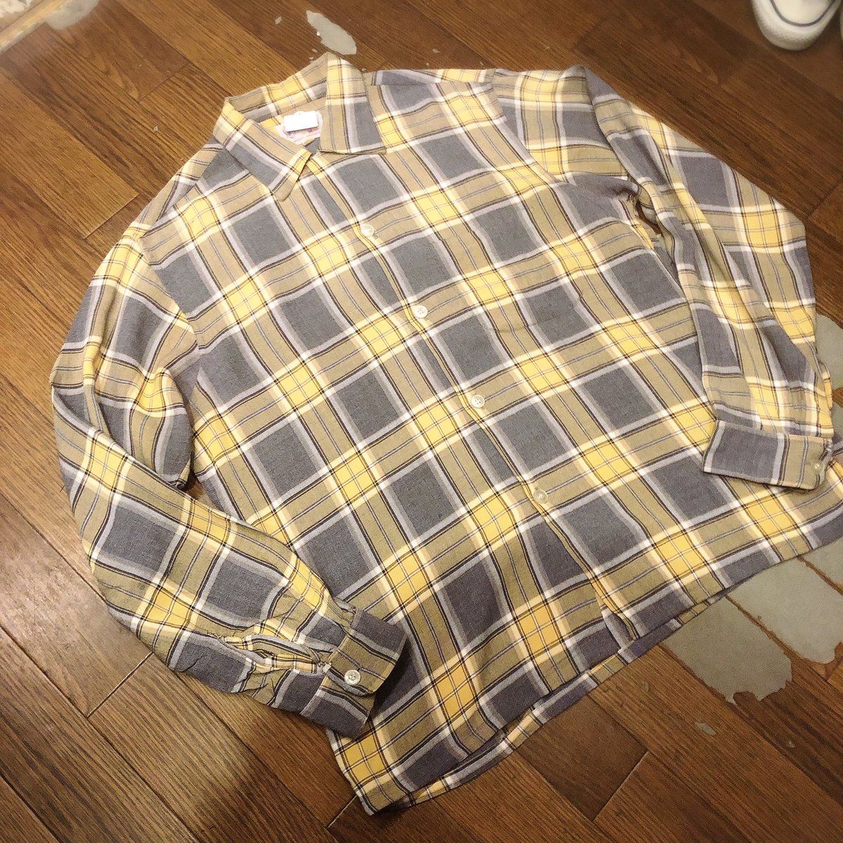SPiKe_SPiCe's tweet photo. 50s TOWN CRAFT

size M
ですが、大きめにきることができますよ！
素材はレーヨンです。
こう言うかっこいい奴は一枚で着たいですよね。

オススメです！！

#SPiKe https://t.co/7B8Zn0hEG6
