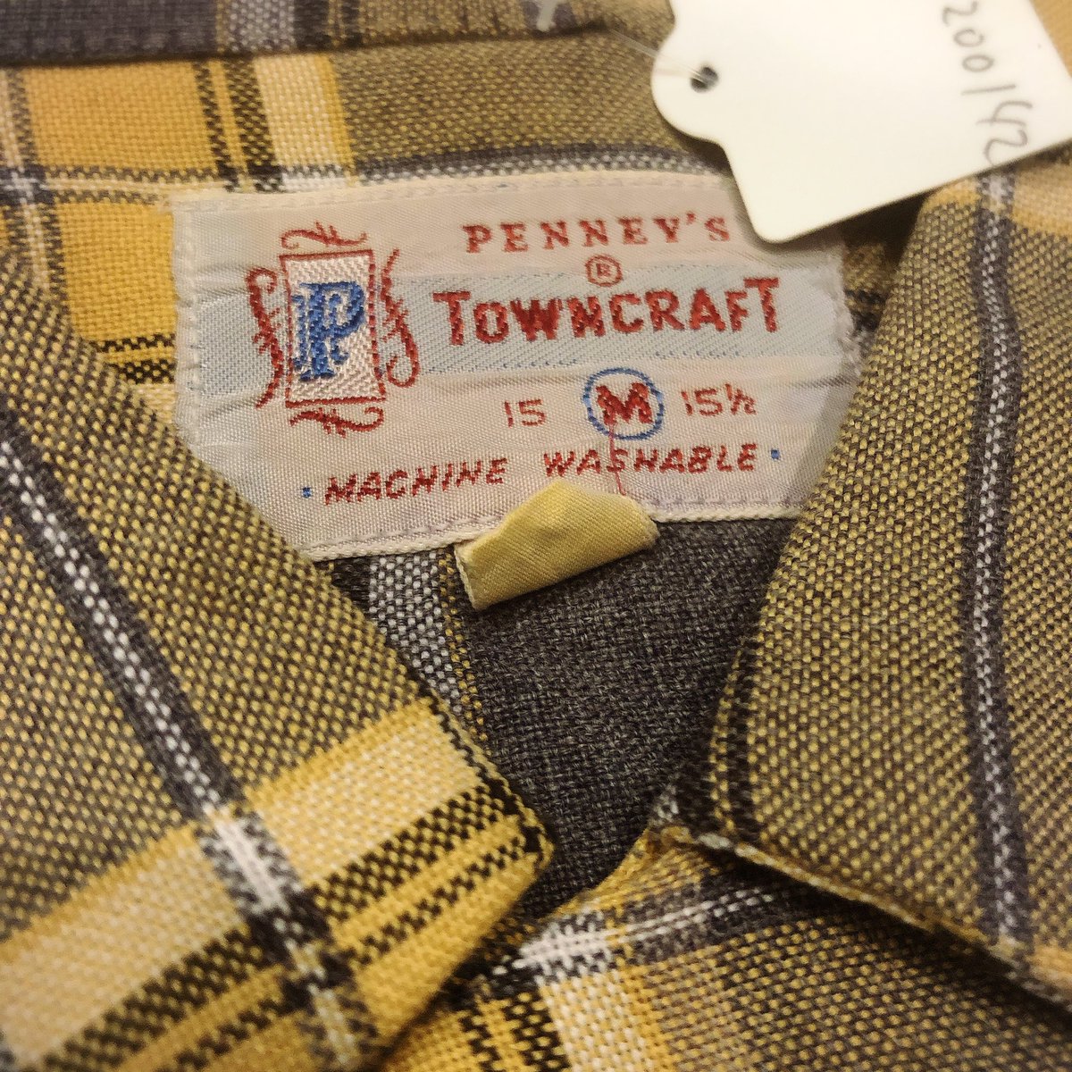 SPiKe_SPiCe's tweet photo. 50s TOWN CRAFT

size M
ですが、大きめにきることができますよ！
素材はレーヨンです。
こう言うかっこいい奴は一枚で着たいですよね。

オススメです！！

#SPiKe https://t.co/7B8Zn0hEG6