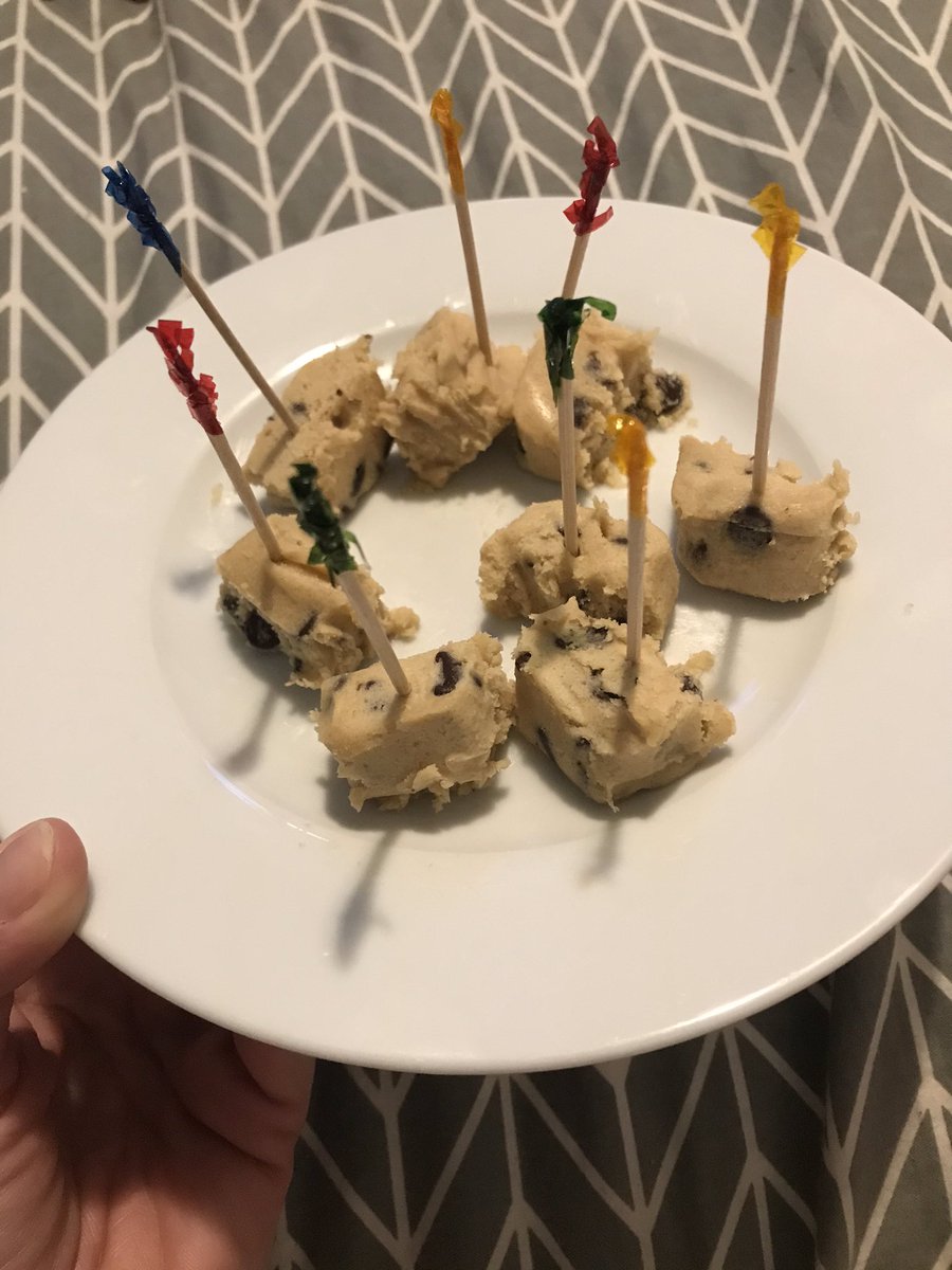 casinogirlkc's tweet photo. Hors dโoeuvres..because Iโm feeling fancy. (Yes, itโs cookie dough.) @Pillsbury #stayhomekc #singlenokids #sorrynotsorry https://t.co/Wi7ealKIeO