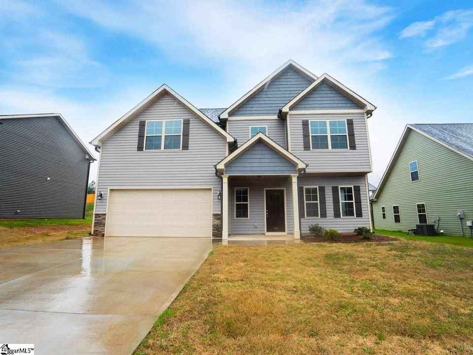 REALTOR_Ang_SC's tweet photo. Check out this home @realtordotcom https://t.co/Bn0exKffOo https://t.co/et8IkxR1C5
