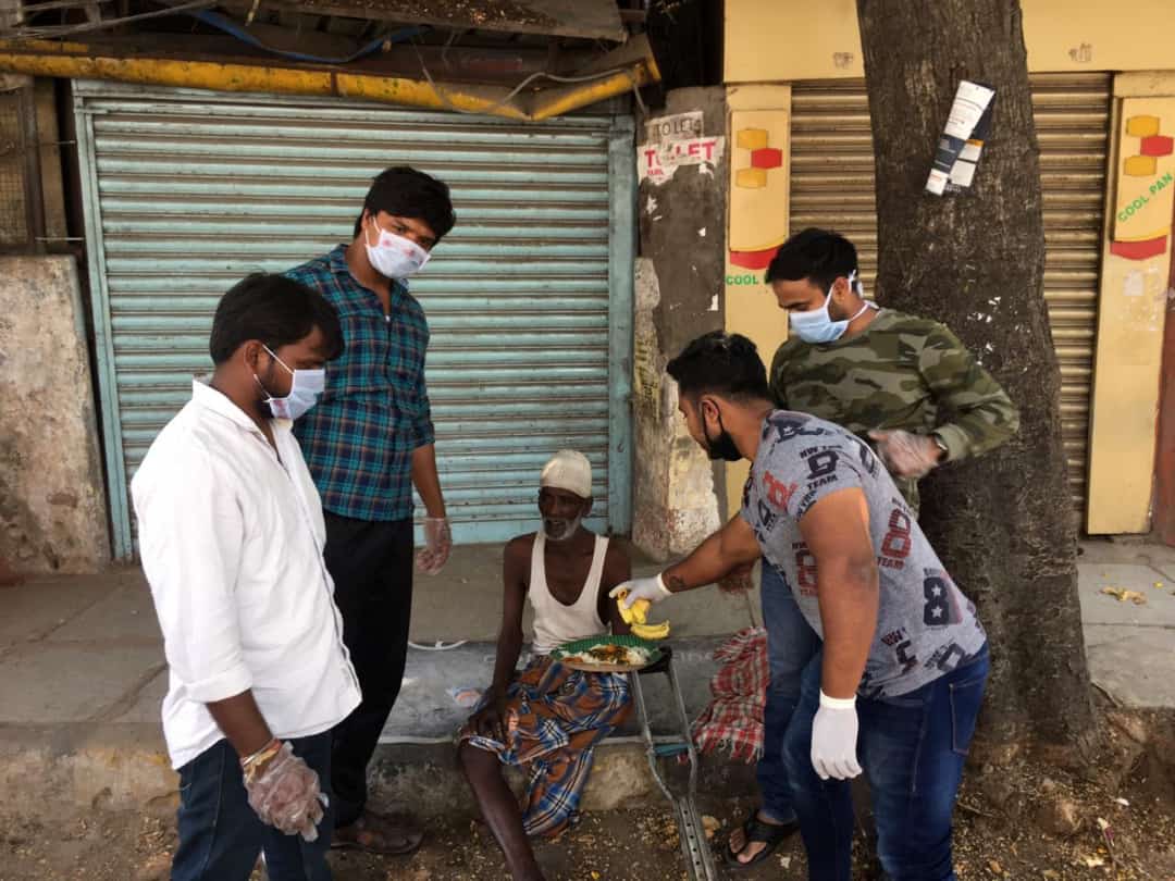 MemuSeva's tweet photo. One of our foundation member distributed food to roadside ppls @KTRTRS @NtvteluguHD @HamaraWarangal https://t.co/KK3manhVGw