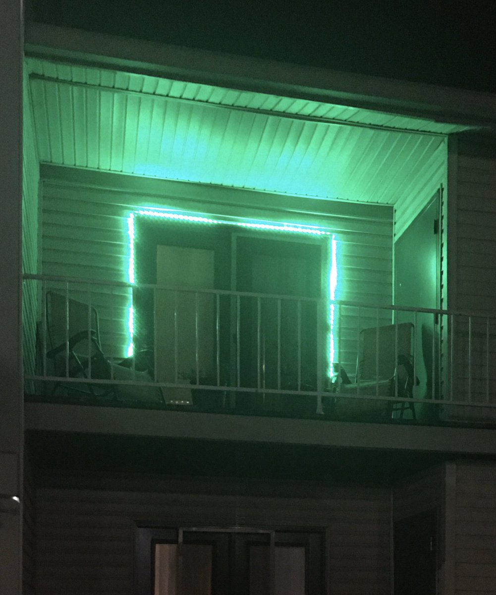 robertowen42's tweet photo. Today was a truly tough day for #TeamKentucky. Join me and @GovAndyBeshear as we honor those that have died from #COVID19 by lightning your home with the the color green for compassion and renewal.#TogetherKy https://t.co/UrcyJt8H47