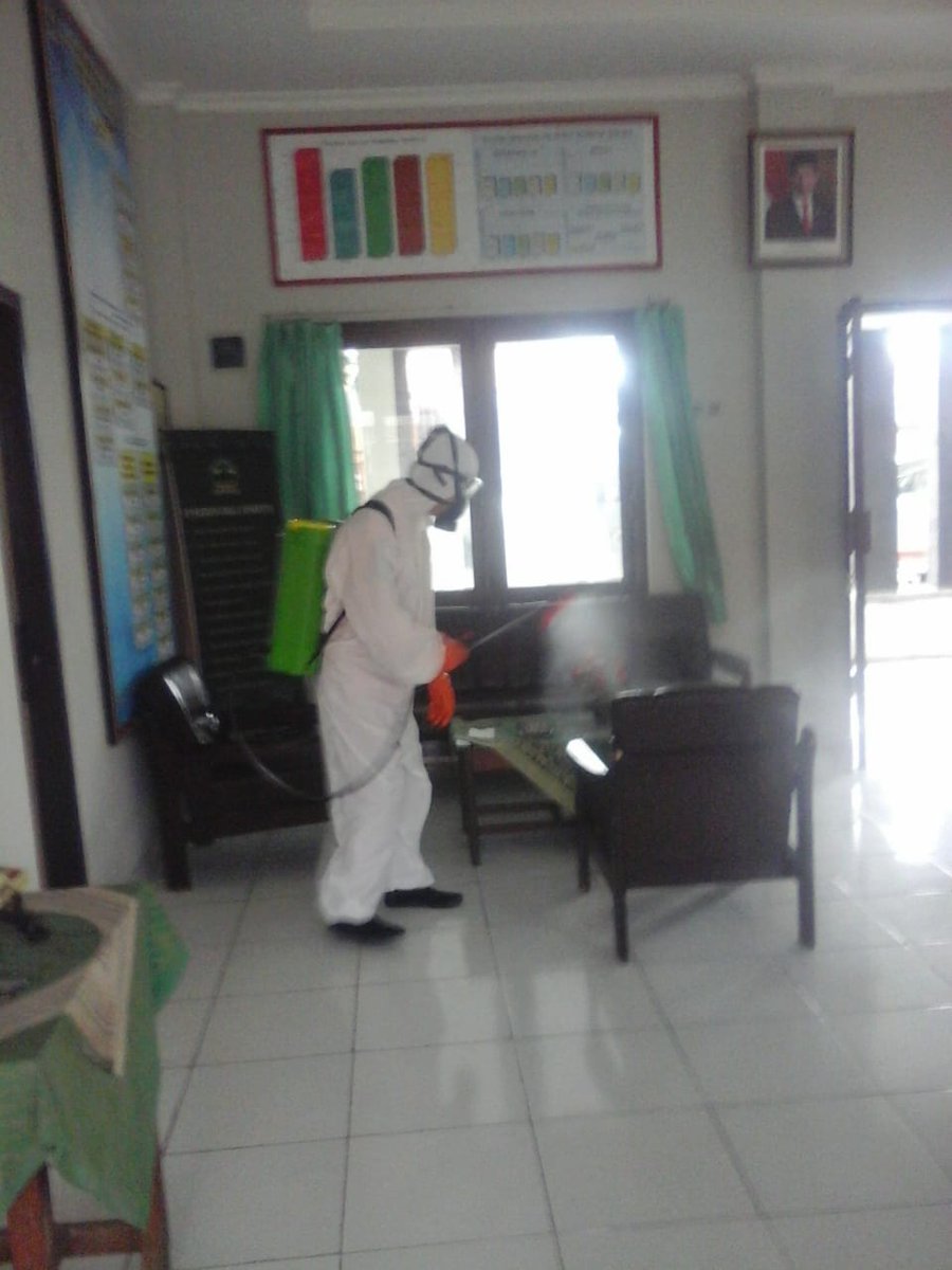 pantibojongbata's tweet photo. Kegiatan Penyemprotan Disinfektan di Lingkungan Kantor dan Asrama Panti Pelayanan Sosial Lanjut Usia Bojongbata Pemalang, Rumpelsos Dristarastra Pemalang dan Rumpelsos Lansia Klampok Brebes @dinsosjateng @ganjarpranowo @TajYasinMZ @sarwapramana https://t.co/44u77O4nBe