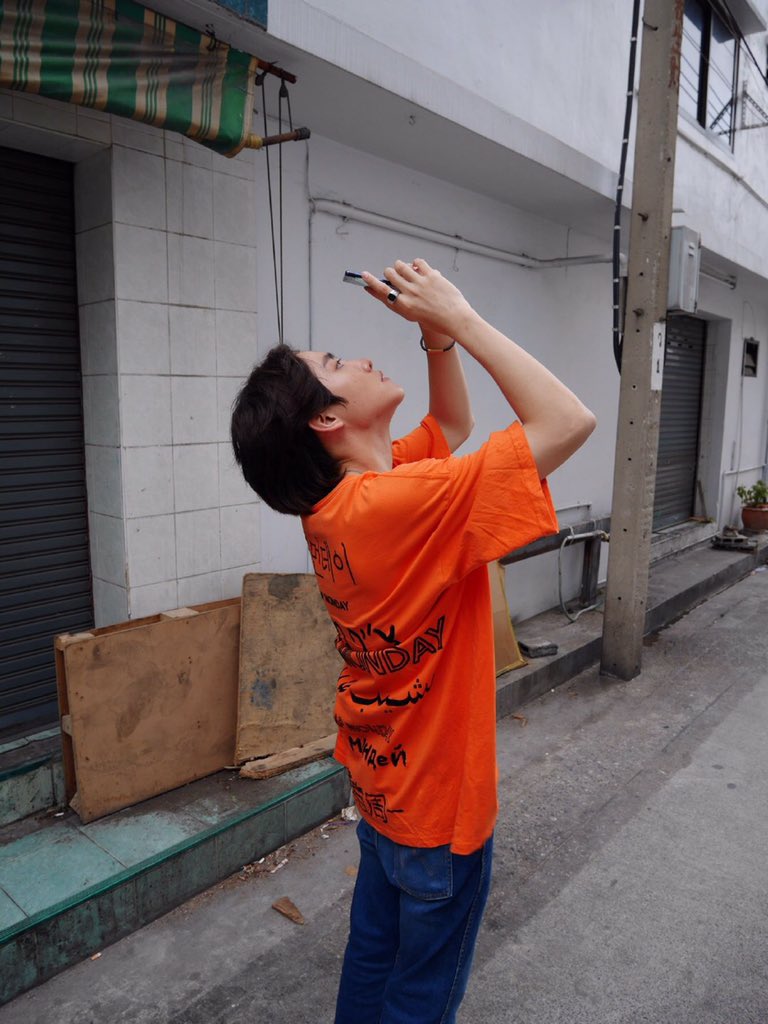 Myheartcr's tweet photo. มาร์คๆถ่ายไรอะ
: บ้านผมเองครับ 
//เงยหน้ามอง

อ่อพี่ลืมไปมาจากสวรรค์นิเนอะเทวดาเดินดินดินของพี่ 
เป็นพรีเซนเตอร์ความงามก็เหมาะมากจริงๆ

#CosmedxMark https://t.co/hrXacTqc2x