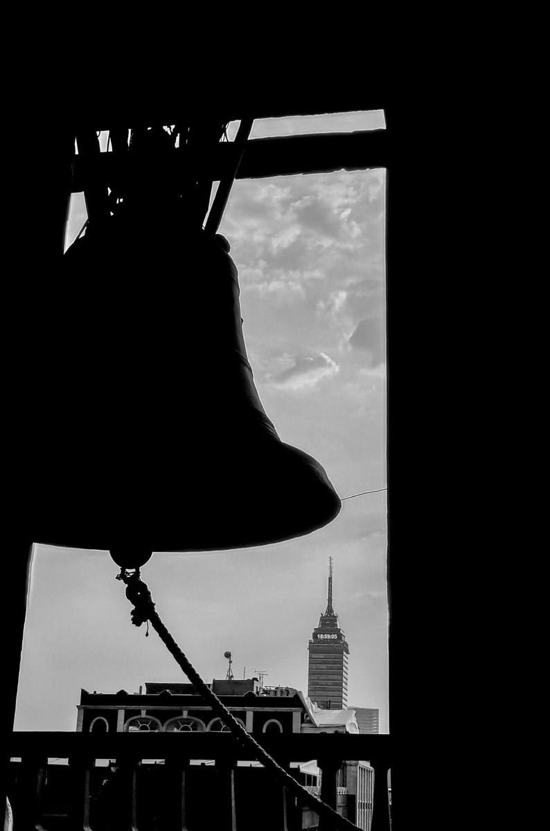 viktorperea's tweet photo. Campana Catredal  de México
#torrelatino #CDMX
#catedralMéxico #sectur_mx #visitmexico https://t.co/T5vrtgP5tT