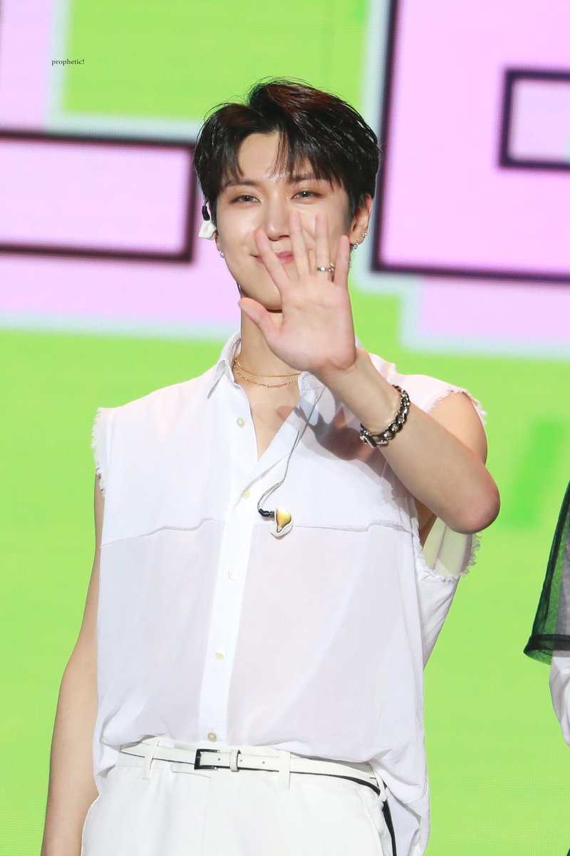 Prophetic0201's tweet photo. Shenzhen WayV 
#เตนล์ #Ten #李永钦 #텐
#WayV #威神V #SuperM https://t.co/uZXSOFb1Mn