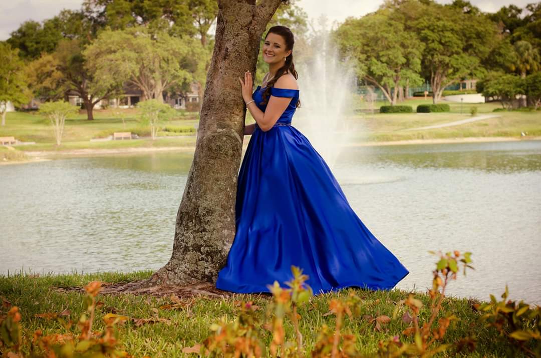 savannahrae99's tweet photo. @TheEllenShow Senior prom 2017💙 https://t.co/FXoEOuyP8L