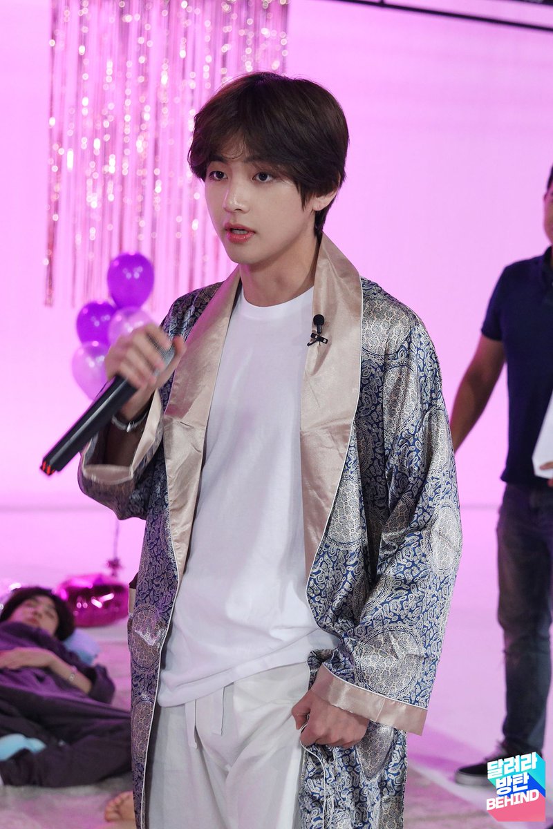 sceneryfortae's tweet photo. Run BTS! - EP.98 (Behind Cut) 💜

#TAEHYUNG #BTSV @BTS_twt https://t.co/UTRZotsOje