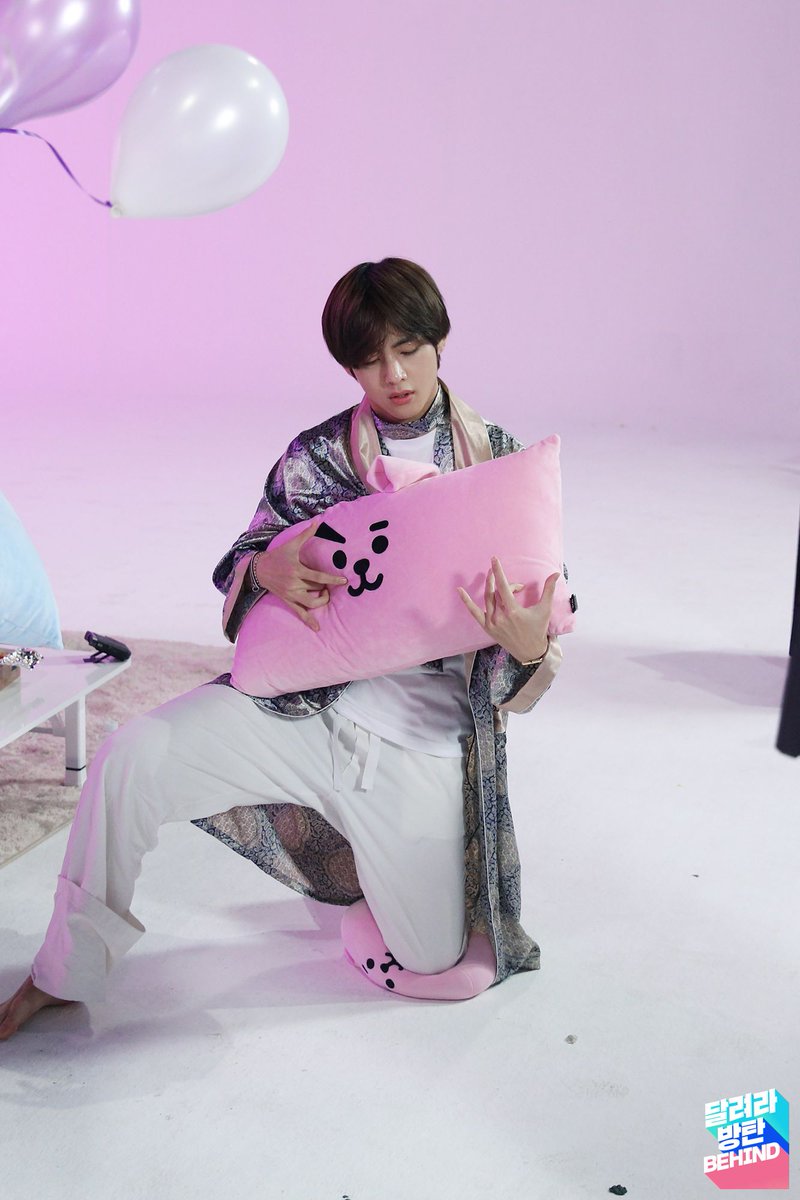 sceneryfortae's tweet photo. Run BTS! - EP.98 (Behind Cut) 💜

#TAEHYUNG #BTSV @BTS_twt https://t.co/UTRZotsOje