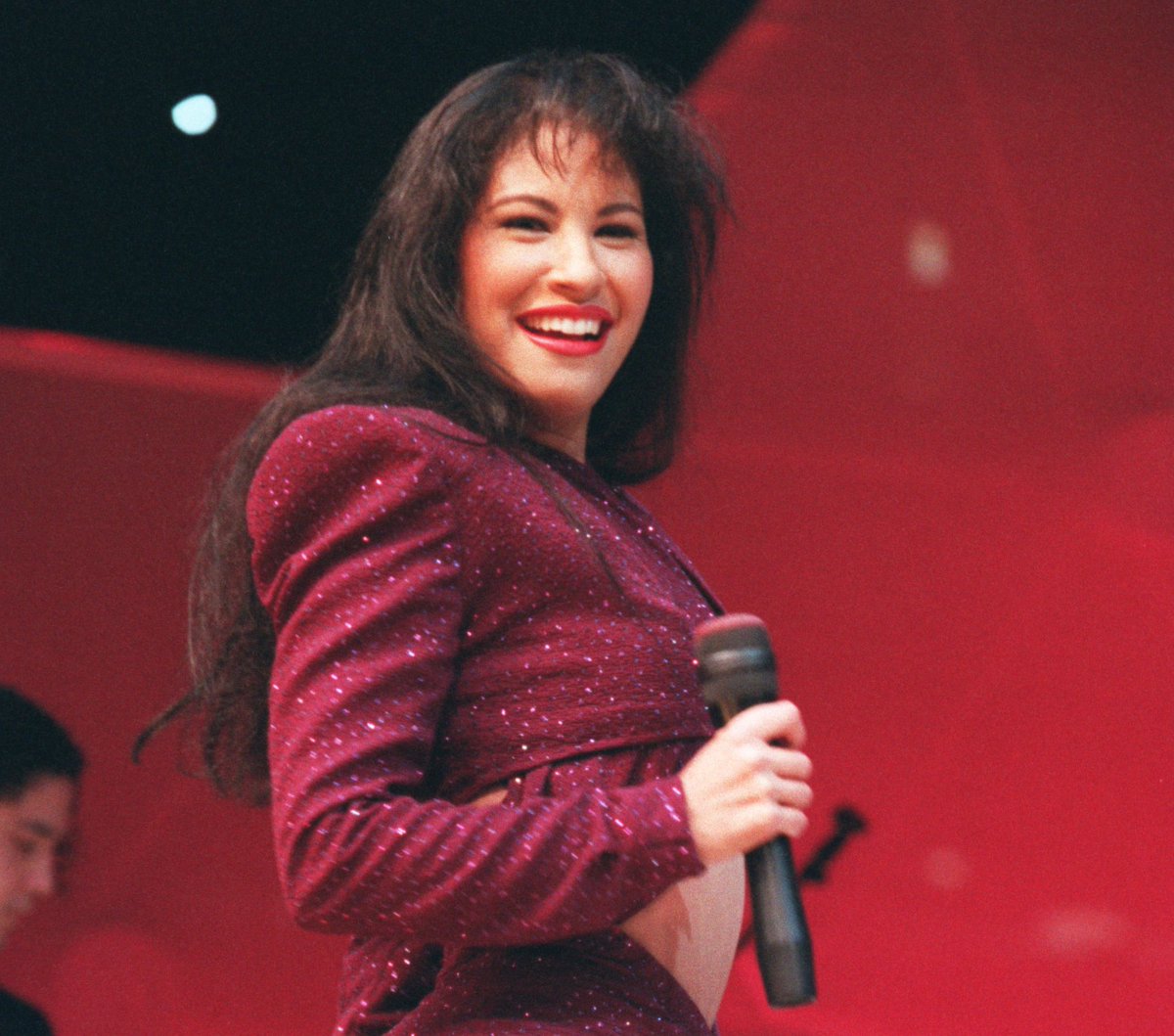 lacindyyy_'s tweet photo. 25th anniversary of my queen’s death. love you selena #Selena25 🤍 https://t.co/tP42LMgyPO
