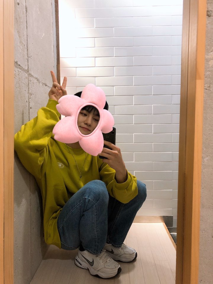 dkz_dy's tweet photo. #WONDAE
안녕하세요 동키즈 귀염둥이 막내 원대입니다🤓🌸 https://t.co/hQJalQoa5s