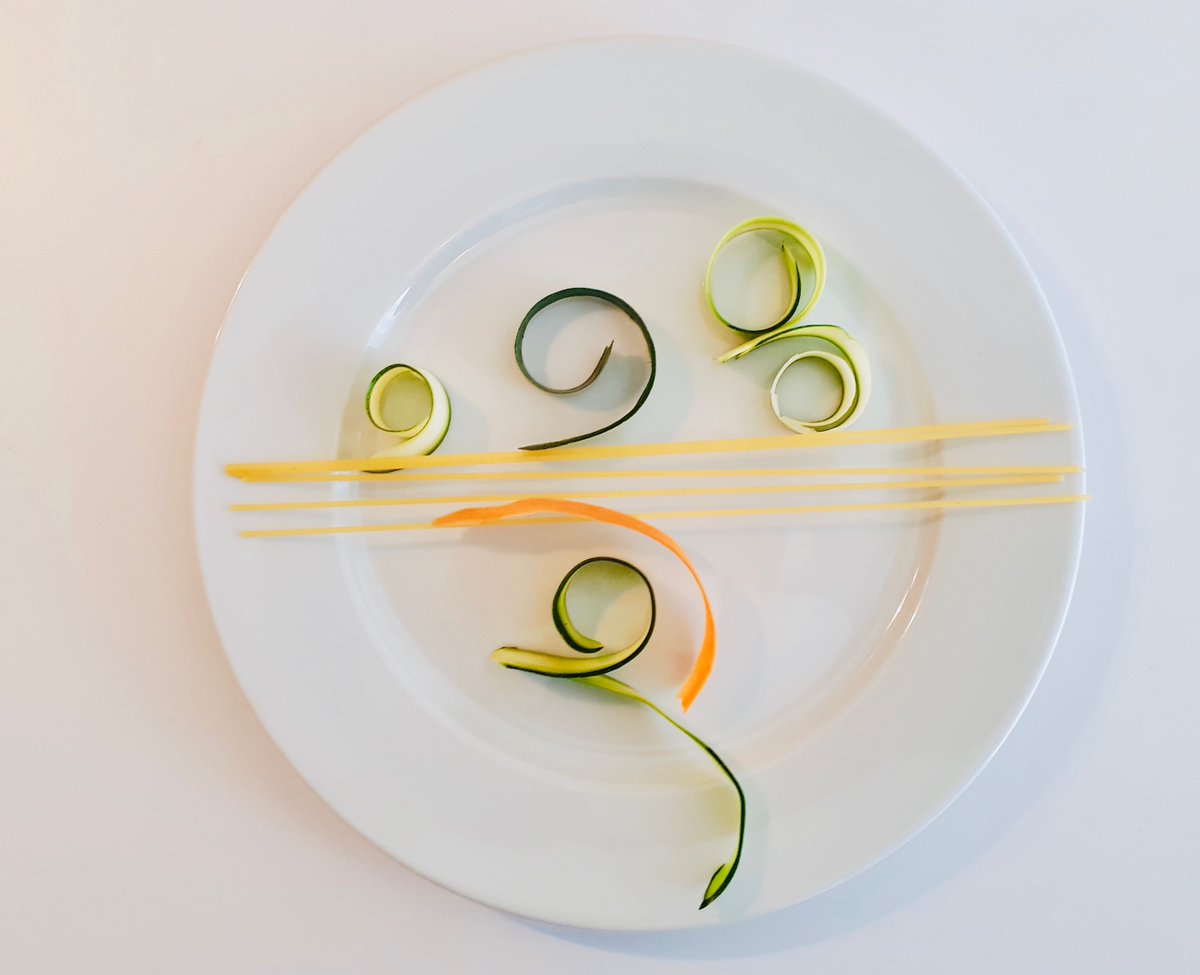 CERN_FR's tweet photo. Les chambres à bulles sont capables de produire des visualisations fascinantes de traces de particules, mais ne sont plus utilisées au CERN. Alors, pourquoi ne pas être créatif et partager votre #bubblechamber fait maison ? #kitchenart https://t.co/O4ViP9Uaf8