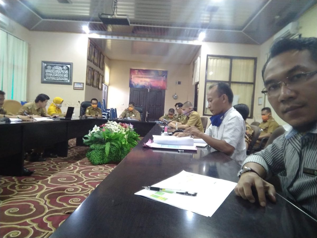 SinggihBK's tweet photo. Ratas Penanggulangan Covid-19 bersama Wabup, Asisten Bupati, Bappelitbang, Dinas PMD, Inspektorat, Keuangan, Dinas Kesehatan, BPBD dan TAPM Kab. Tanggamus, Lampung
#RelawanDesaLawanCovid19

@halimiskandarnu
@anwsanusi
@malik_haramain
@imansyukri
@taufikmadjid71
@fachrilabalado https://t.co/rLpNkCg0eH