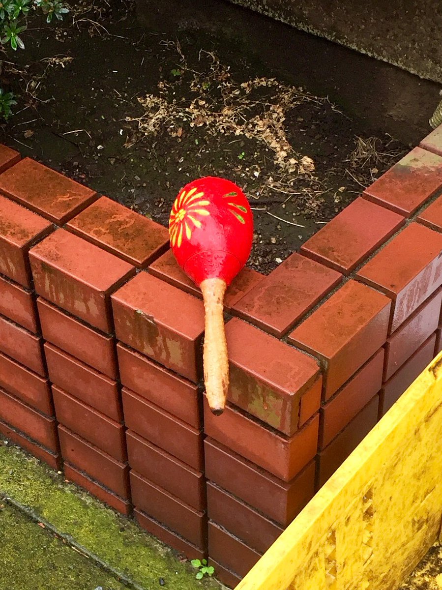 oregolem's tweet photo. マラカスが落ちてた https://t.co/ZnnnX65mmm