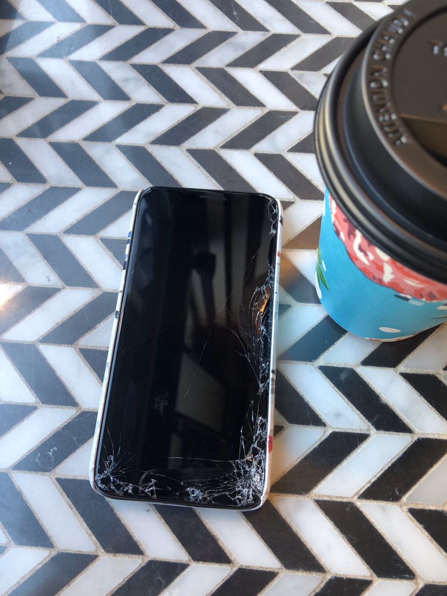 alinanvrk's tweet photo. Last year during spring break I shattered my phone riding a moped, this year during spring break I messed up my oled screen on hardwood in my room. Love when life repeats itself :’) https://t.co/UhBDANYIcr