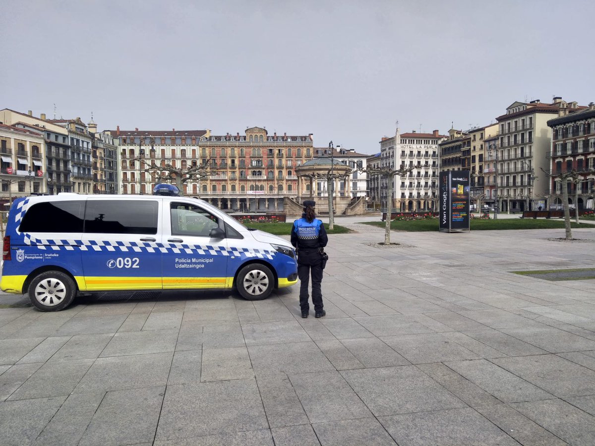PoliciaPamplona's tweet photo. Si tienes dudas sobre qué puedes hacer estos días?
Por qué motivos puedes salir?
Que servicios estarán abiertos?
⬇⬇⬇⬇⬇
https://t.co/Df33tYhnNA

Pero lo más claro es #QuédateEnCasa https://t.co/VU9MYtFTGk
