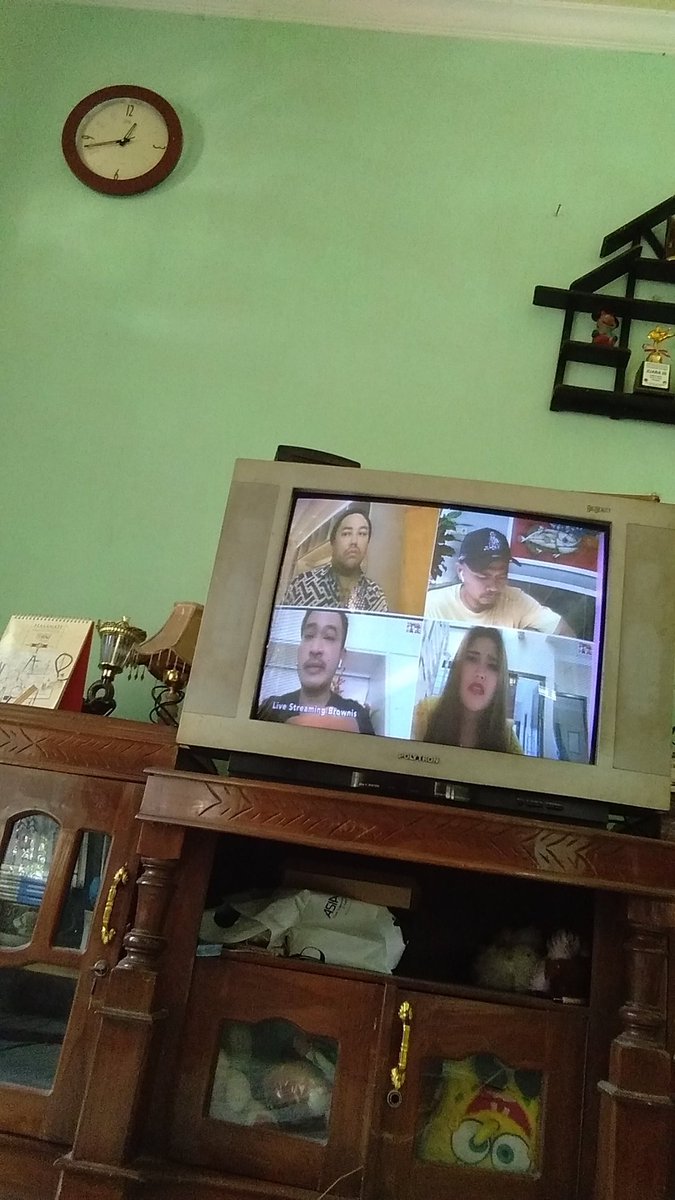 kyudoverloads's tweet photo. Ni kelas online kampus mana wey, kok msuk tv https://t.co/d48AGmInGn