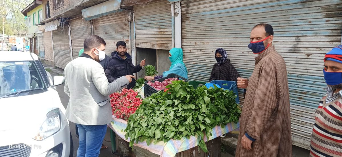Chairman Municipal Council Ganderbal today surprise check many Vegetable vendors in Ganderbal Town and advised them to tell coustomers to maintain social distance and Sell vegetables on fixable rates.

Stay Home Stay Safe
<a href="/wanimajid14/">Wani Majid</a> <a href="/EhsaanYousf1/">Ehsaan Yousf</a>