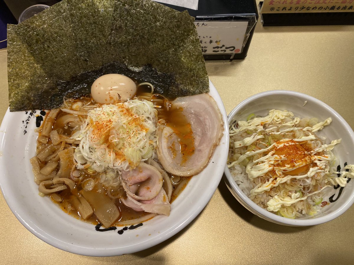 超ごってり麺ごっつ亀戸本店 On Twitter 生憎の雨ですね なんと 麺の太さを細麺に 変更できるようになりました 伝わりづらいけど細いです 賄いで試しました 脂なし うまーです 脂ありはまだ試してないのですが 油の量と麺の太さは自由にカスタマイズできる