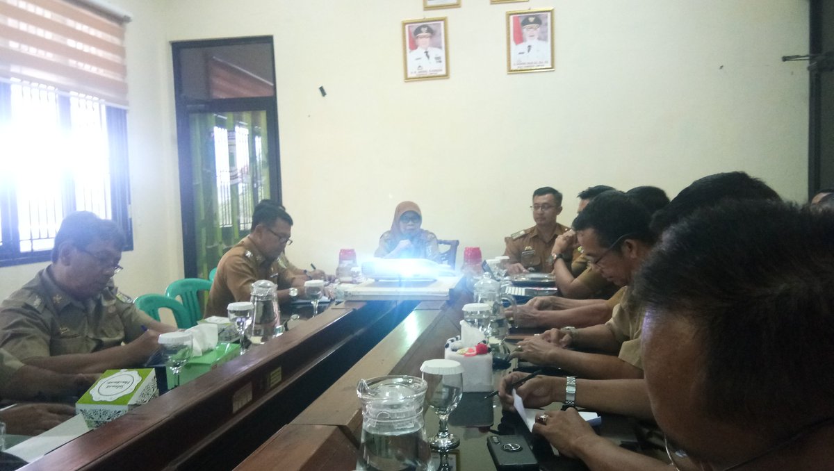 TPP di kab. Pringsewu bergerak bersama melakukan edukasi kepada masyarakat Desa untuk selalu waspada Covid 19.
#RelawanDesaLawanCovid19 
<a href="/halimiskandarnu/">ABDUL HALIM ISKANDAR</a> 
<a href="/anwsanusi/">Anwar Sanusi</a>
<a href="/imansyukri/">Iman Sukri</a> 
<a href="/taufikmadjid71/">IG : taufik.madjid</a>
@fachrilabalado 
<a href="/rusdin_nur/">Rusdin m_nur</a> 
<a href="/SukoyoKasekpro/">Sukoyo</a> 
<a href="/tpp_kemendes/">#PendampingDesa</a> 
<a href="/DitjenPPMD/">Ditjen PPMD</a>