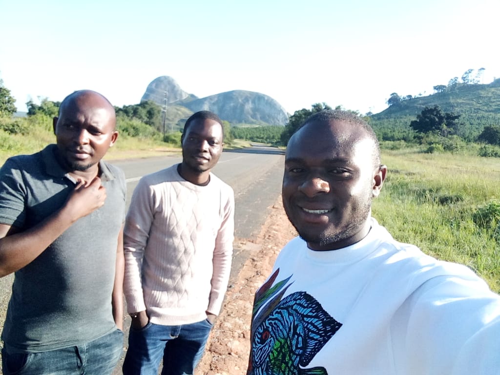 ulalomw's tweet photo. Morning Views!
On the way to install computers at Ng'ombechinda Community Day Secondary School.
The Computers will enable hundreds of students to acquire digital skills and have access to important education resources.
@TuringTrust @SMtumbuka @Timothy30129002 https://t.co/o5pNVU5pcy