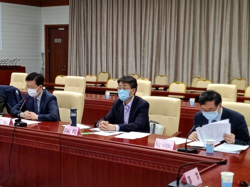 zlj517's tweet photo. China &amp; ASEAN held another video conference on #COVID19. China is willing to continue to share its experience in prevention &amp; control, &amp; provide assistance to ASEAN. ASEAN said it highly valued China's success in preventing &amp; controlling #COVID19, &amp; thanked China for assistance. https://t.co/Hce380v3Kx