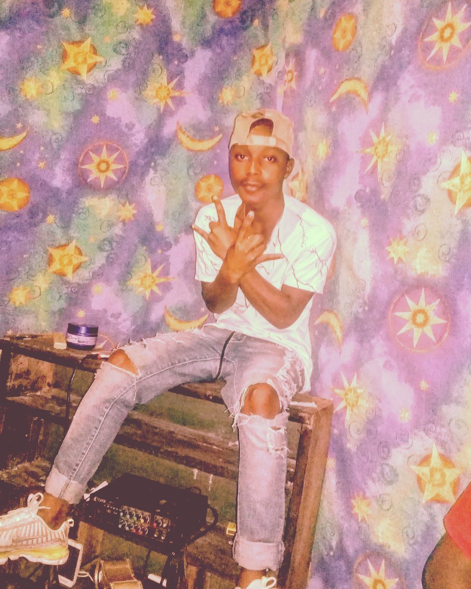 OfficialSirion's tweet photo. #Alffrozen 🚀🌍🏌⛷🇲🇿
Find new waves out my https://t.co/i1tdsPHbYM 
#MixtapeNeverDieYoung https://t.co/ZatRR7m8Ab