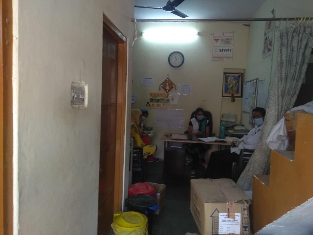 Vikram_CACSCMA's tweet photo. @RajCMO @PoliceRajasthan @DainikBhaskar @PMOIndia  Sir, I am at Govt hospital located at Ambabari, Ward no 10. No doctor is Available here. Hospital staff has no idea about the doctor. There are number of patients waiting outside the hospital. https://t.co/cZcv5lo6gv