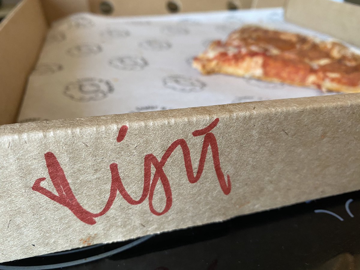 EdwardEncode's tweet image. Братишка @MishaMedved_ заказал питсу на КУЙбышева..

Никто, кстати, не грустный, спасибо @tomato_cheddar! 🍕