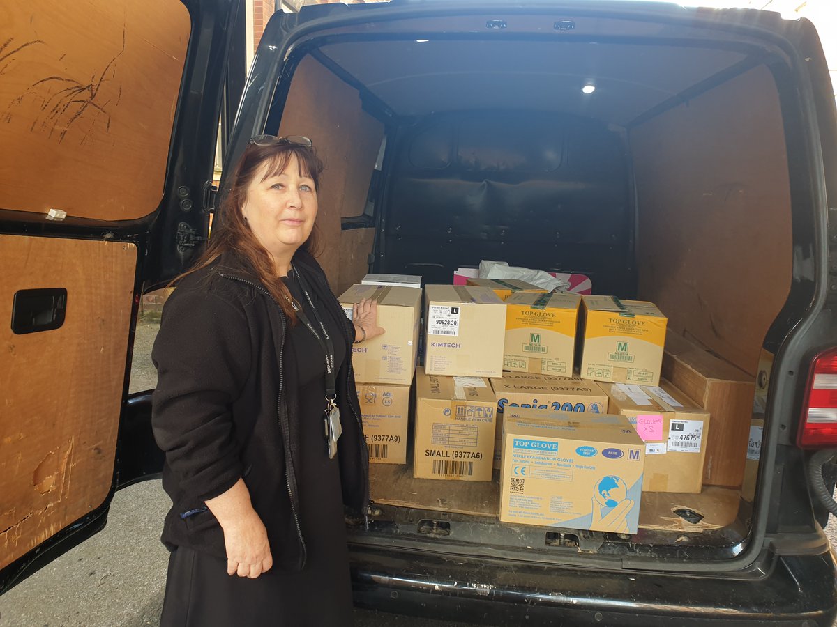 RicardaBeatrix's tweet image. Gloves and masks from @V_and_A @sciencemuseum and @britishmuseum collected from #BlytheHouse to send to the London Ambulance Service @NHSuk @NHSEnglandLDN ! This is in addition to material sourced from V&amp;amp;A South Kensington. Yay!