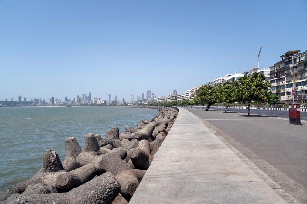 mybmc's tweet photo. #MyBeautifulMumbaiClicked
We know that you’d love to be out there, soaking in the Mumbai sun.
So here’s a glimpse of Aamchi ‘Surakshit’ Mumbai to brighten up your day!
#SecondLineOfDefence
#SocialDistancing
#NaToCorona
PC: A Mumbaikar on the streets https://t.co/6fnuAV5iDb