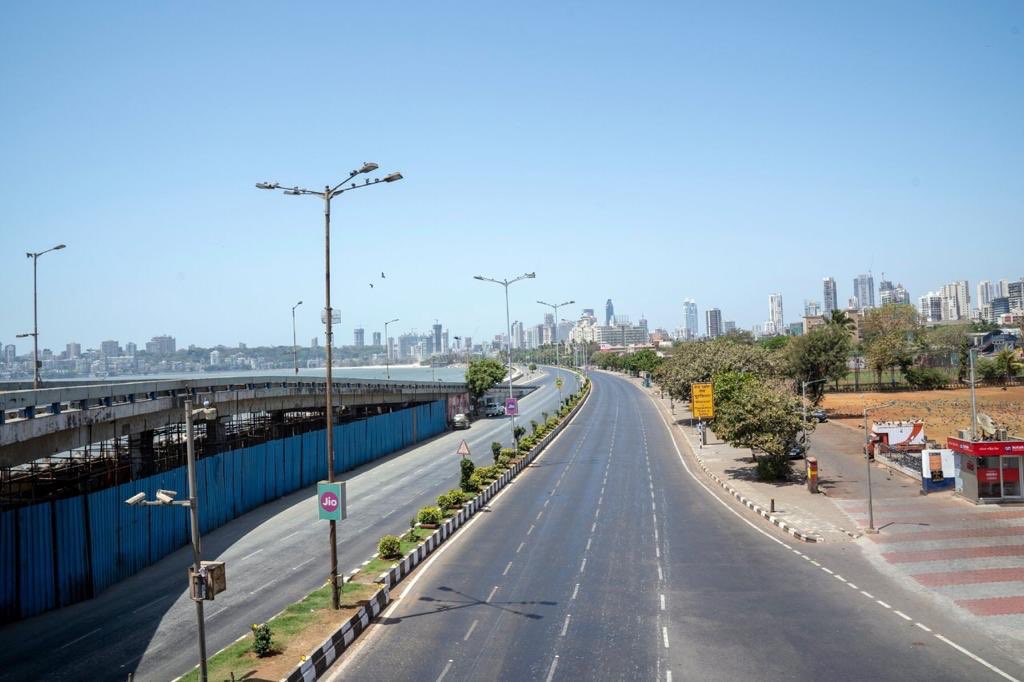 mybmc's tweet photo. #MyBeautifulMumbaiClicked
We know that you’d love to be out there, soaking in the Mumbai sun.
So here’s a glimpse of Aamchi ‘Surakshit’ Mumbai to brighten up your day!
#SecondLineOfDefence
#SocialDistancing
#NaToCorona
PC: A Mumbaikar on the streets https://t.co/6fnuAV5iDb