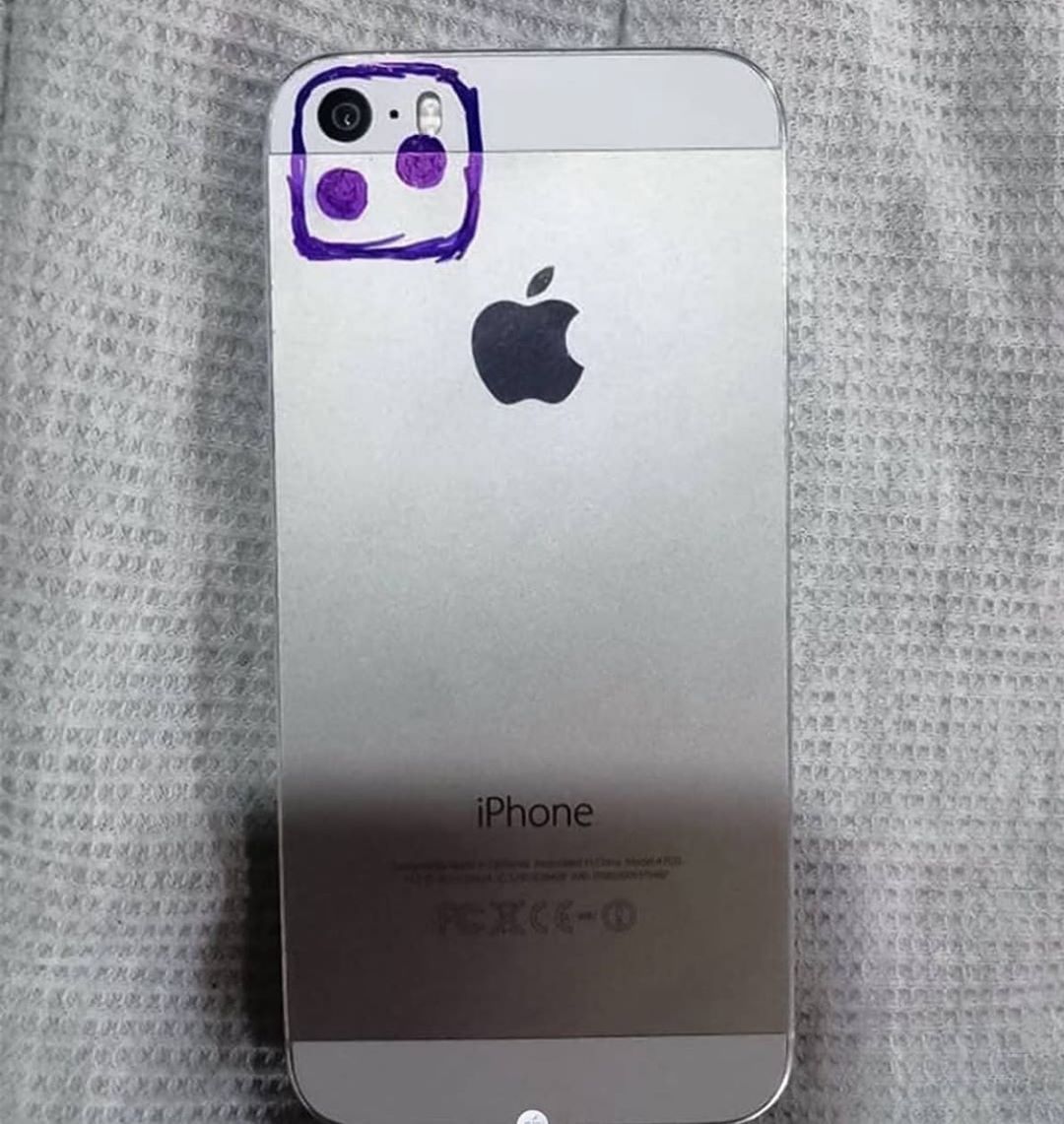 Riorahmadhani's tweet photo. @Reza_mr1 Nihh Gua kasih iPhone boba buat lu😂 https://t.co/Iy9B88E0Xl