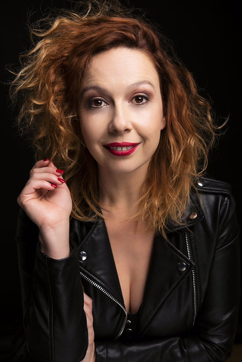 LopezEscuer's tweet photo. Entrevista a la actriz Inma Ruiz en "Viendo la vida pasar"
@Amystis_coro @culturagob @teatroabadia @teatrokamikaze 
Fotografia: @revelarte_foto
#actriz #entrevista #confinamiento #Teatro #inmaruizactriz #TeatroEnCasa 

https://t.co/XUgH87pzME https://t.co/Bfu4CLC0sm