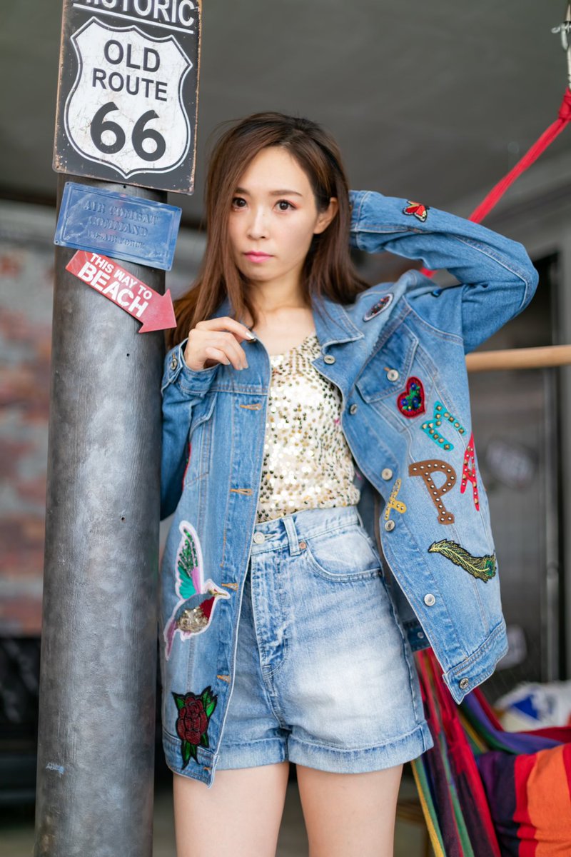 愛内里菜 Official Auf Twitter 今日もみんなおつかれさま バージョン違いでこんばんは T Co Tudbud7b12 Twitter